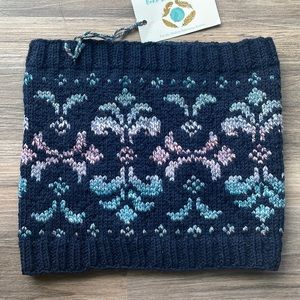 Vintage Damask Cowl Blue